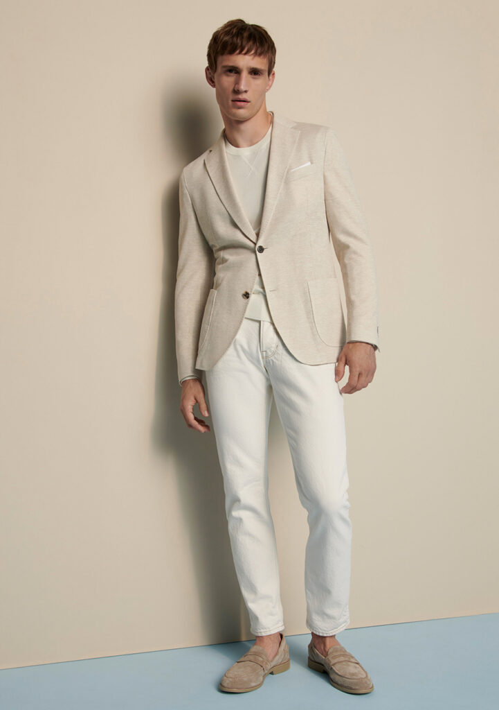 White jeans discount and blazer combination