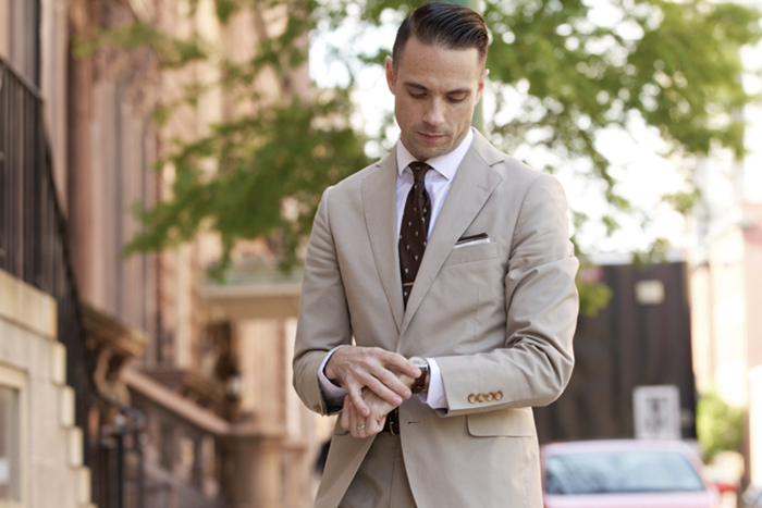 Brown tie and brown watch: accessories you can wear with a khaki suit