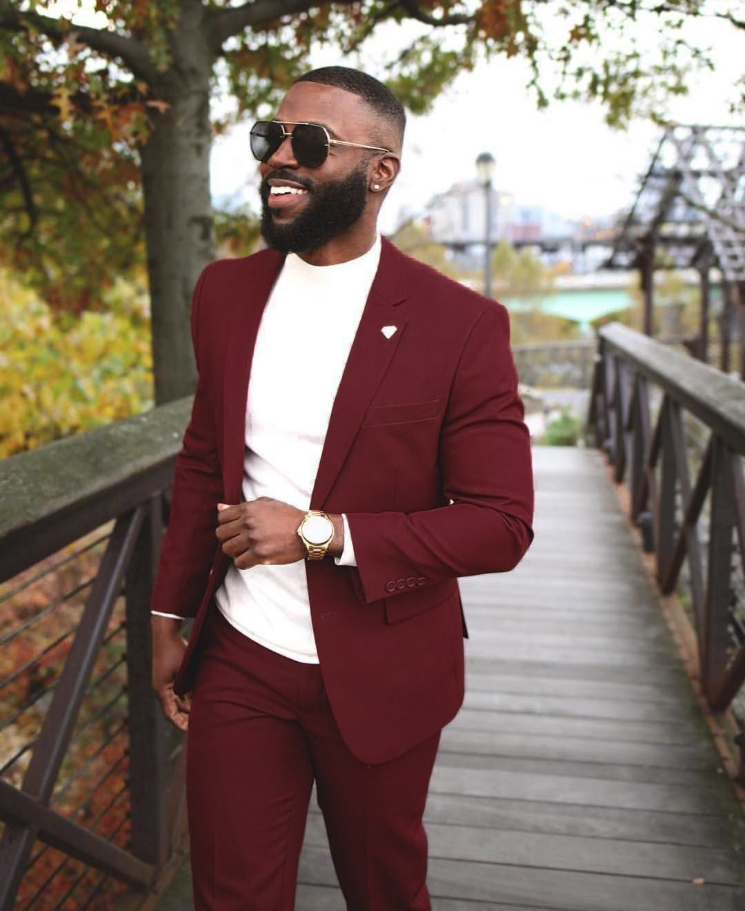 Casually wear a burgundy suit with a white t-shirt