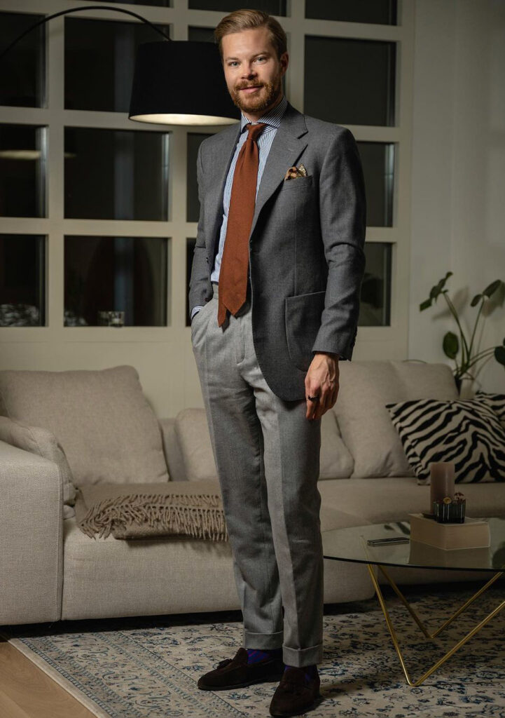 Light gray pants 2025 with dark grey blazer