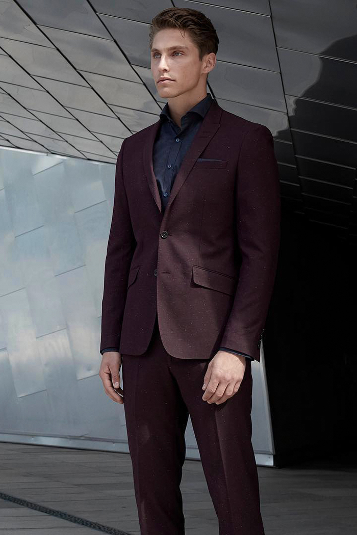 Maroon suit and black shirt color combination