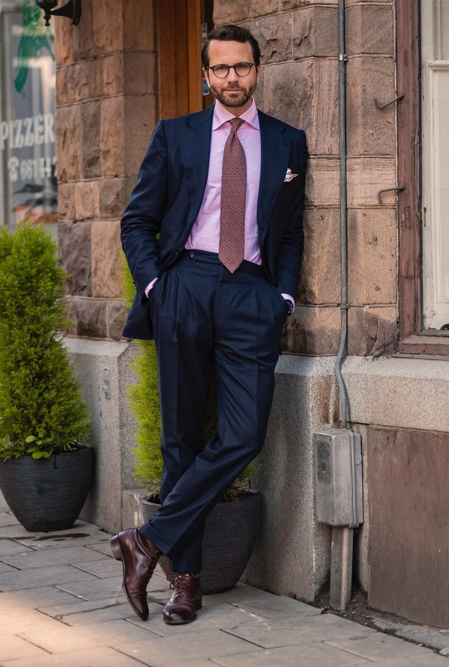 Navy suit, pink shirt, and burgundy red paisley tie color combination