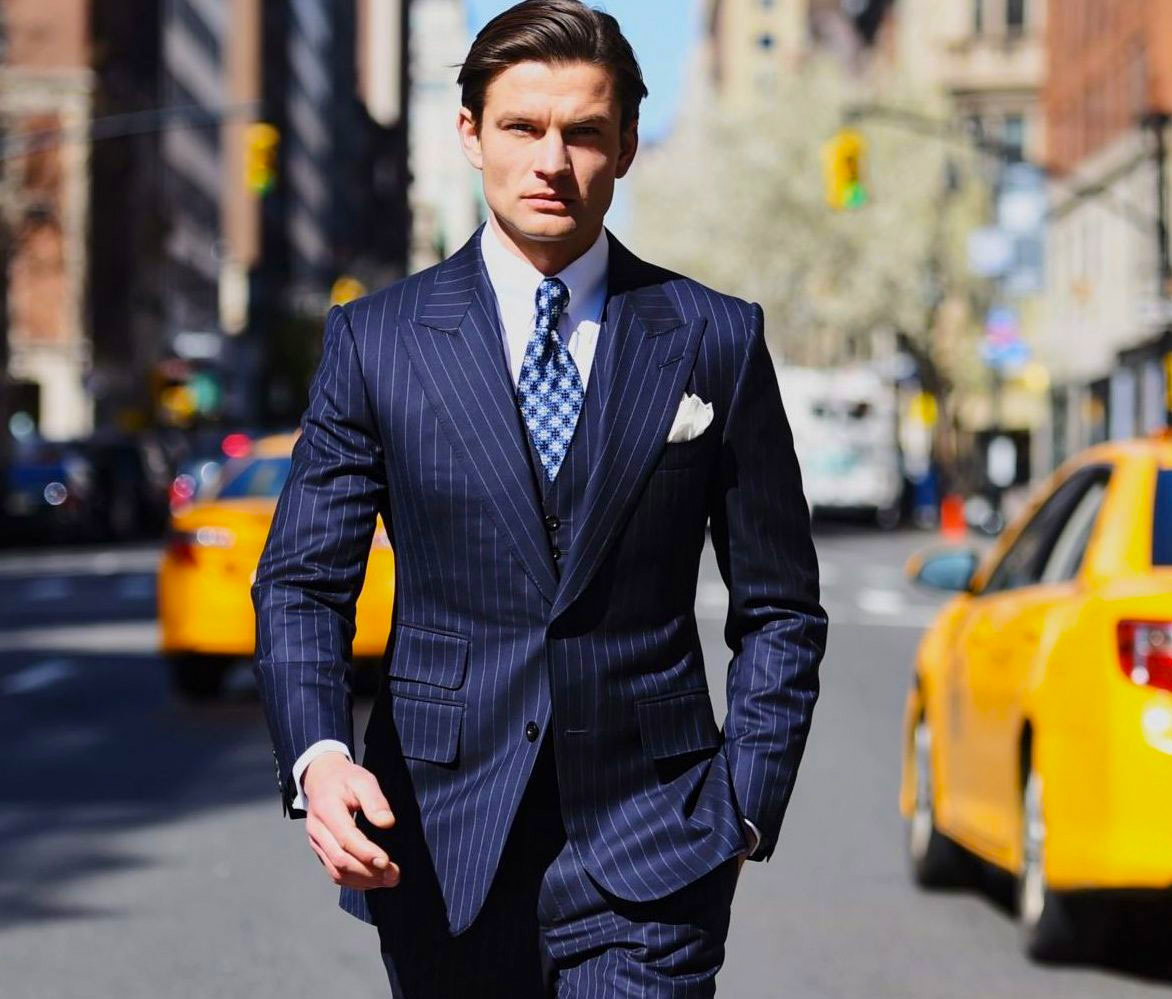 Suit as the standard of a semi-formal attire