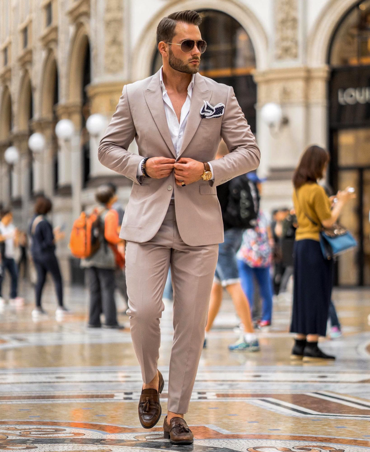 How to Wear a Tan Suit & Best Color Combinations